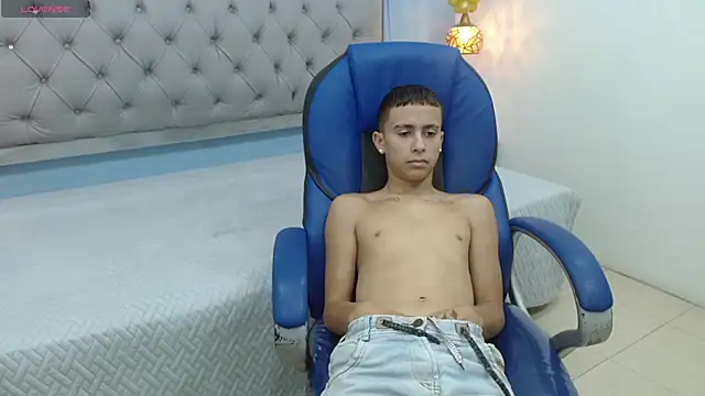 Xavii18 online show from February 12, 2025, 4:11 pm