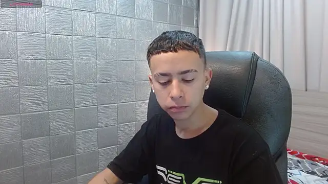 Xavii18 online show from November 22, 2025, 12:48 pm