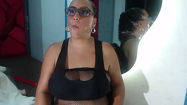 Snapshot of EvaMills1 chatting on February 1, 2025, 3:18 pm EvaMills1 online show from February 1, 2025, 3:18 pm