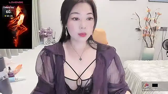 Snapshot of Crystal_Wings chatting on September 14, 2025, 1:16 am Crystal Wings online show from September 14, 2025, 1:16 am
