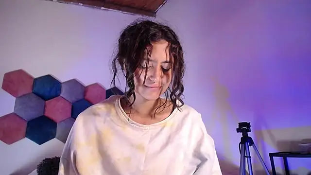 liz-beths online show from February 6, 2025, 4:36 pm