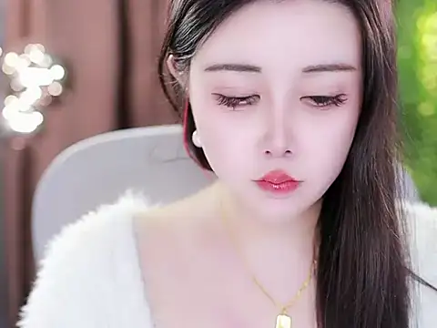 Qiaoqiao  online show from February 12, 2025, 4:44 pm