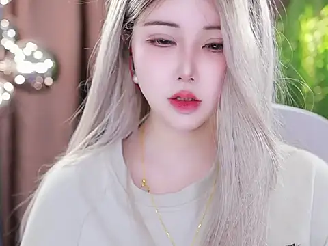 Qiaoqiao  online show from February 20, 2025, 7:12 am