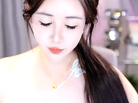 Qiaoqiao  online show from October 18, 2025, 7:09 am