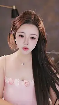 Qiaoqiao  online show from November 3, 2025, 8:15 am