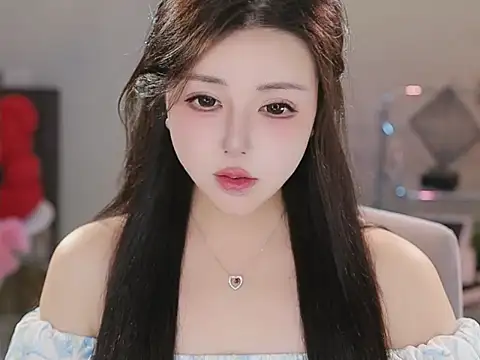 Qiaoqiao  online show from December 14, 2025, 4:34 pm