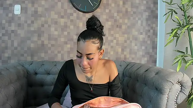 Snapshot of flavia_cruz chatting on October 30, 2025, 7:25 pm flavia cruz online show from October 30, 2025, 7:25 pm