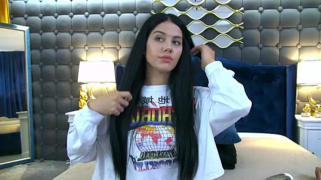 LeyaCass online show from September 10, 2025, 5:40 am