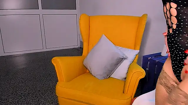 Nora Adamss online show from February 9, 2025, 4:04 am