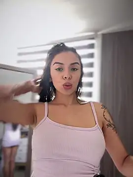 AmmyCollinsW online show from February 4, 2025, 7:00 pm