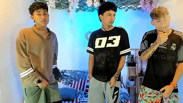 Fresahot2005 online show from November 9, 2025, 2:26 pm