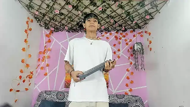 Fresahot2005 online show from November 22, 2025, 10:14 am