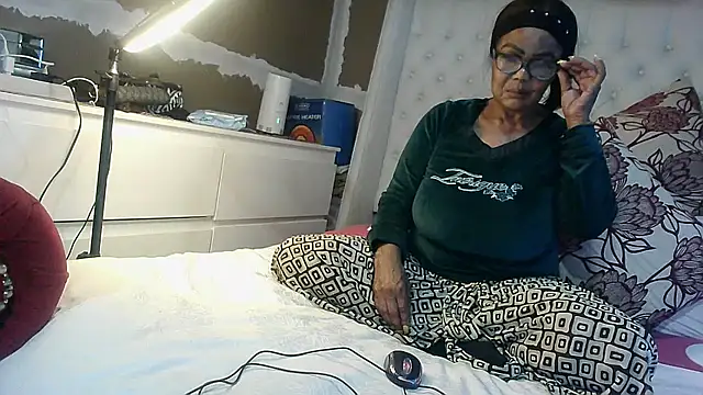 Snapshot of Carocurvy chatting on September 9, 2025, 4:50 pm Carocurvy online show from September 9, 2025, 4:50 pm