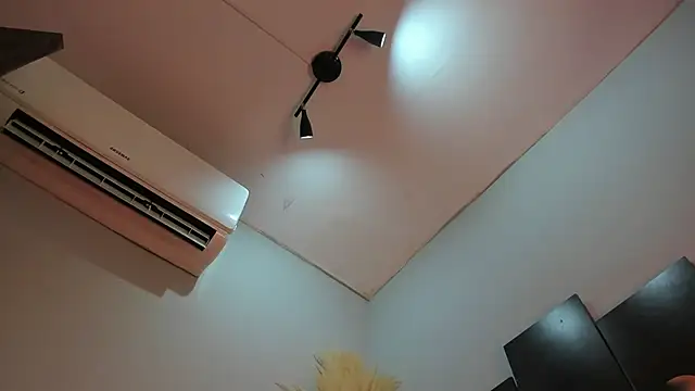 ALICEPOIXXXON online show from November 12, 2025, 11:58 pm