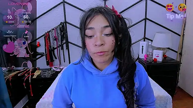 AlanaLuck online show from March 22, 2025, 12:57 pm