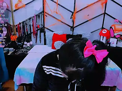 AlanaLuck online show from October 4, 2025, 12:03 pm