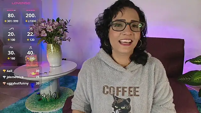 Elliee  online show from March 8, 2025, 4:17 pm