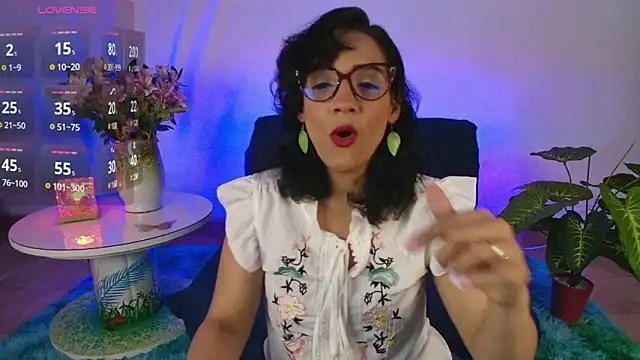 Elliee  online show from March 12, 2025, 7:17 pm