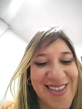 Snapshot of ELEKTRA_LUXURY chatting on January 9, 2025, 2:22 am ELEKTRA LUXURY online show from January 9, 2025, 2:22 am
