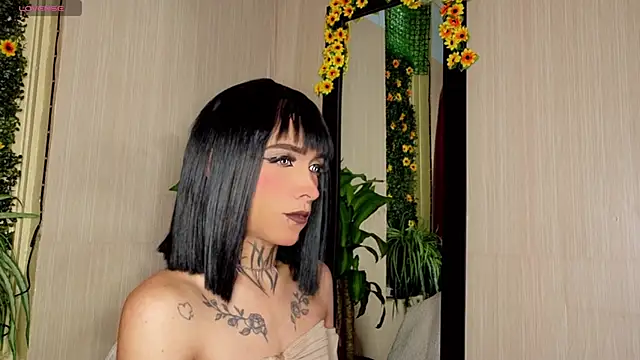 Snapshot of Micaela_Rangel chatting on October 25, 2025, 1:57 am Micaela Rangel online show from October 25, 2025, 1:57 am