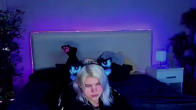 JoannLowe online show from January 20, 2025, 11:21 pm