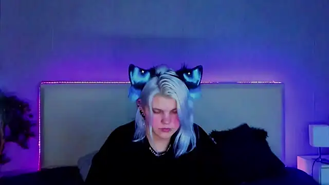 JoannLowe online show from February 10, 2025, 8:31 pm