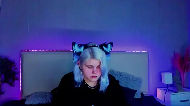 JoannLowe online show from February 15, 2025, 7:17 pm