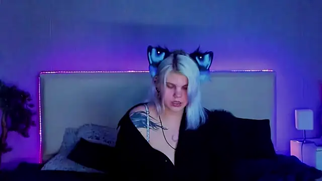 JoannLowe online show from February 27, 2025, 8:53 pm