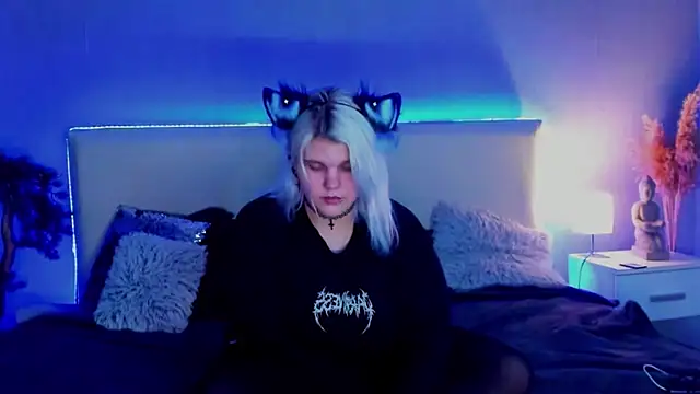 JoannLowe online show from March 14, 2025, 9:00 pm