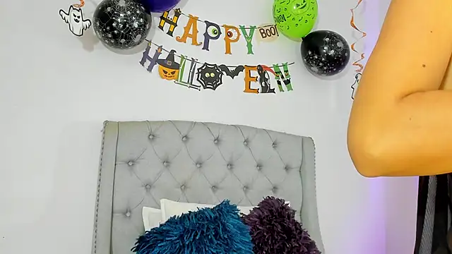 TianaReedd online show from October 20, 2025, 12:16 pm
