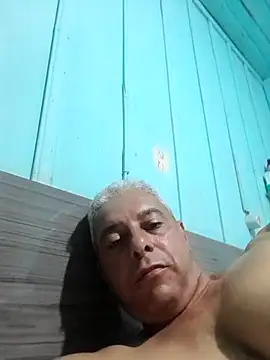 Snapshot of gordonunes chatting on December 15, 2025, 8:40 am gordonunes online show from December 15, 2025, 8:40 am