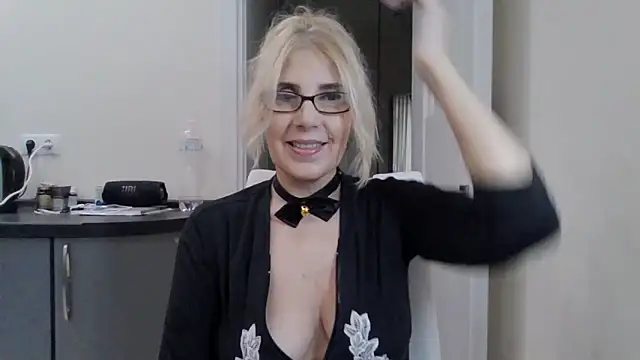 Snapshot of sweet_raspberry chatting on December 21, 2024, 10:17 am sweet raspberry online show from December 21, 2024, 10:17 am