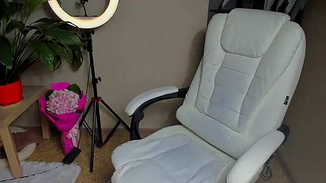 foxy blond online show from October 6, 2025, 12:19 am