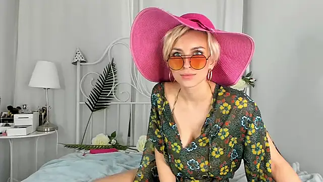 SakuFox online show from February 2, 2025, 4:15 am