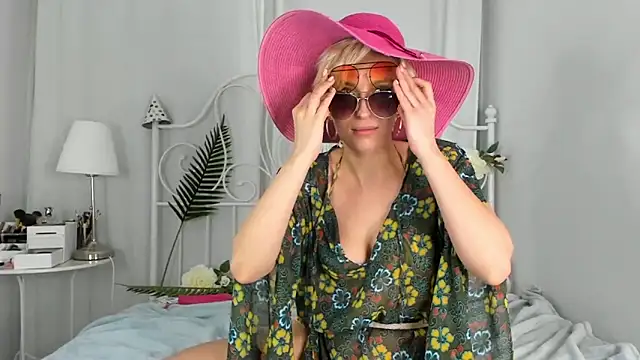 SakuFox online show from November 10, 2025, 10:20 pm