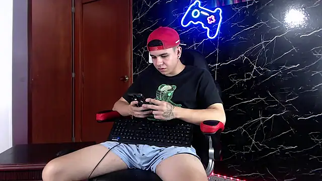 Snapshot of maty_hardx chatting on December 7, 2024, 6:48 pm maty hardx online show from December 7, 2024, 6:48 pm