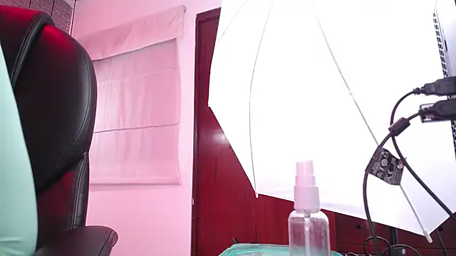 Snapshot of meghan_nill chatting on March 22, 2025, 6:43 am meghan nill online show from March 22, 2025, 6:43 am