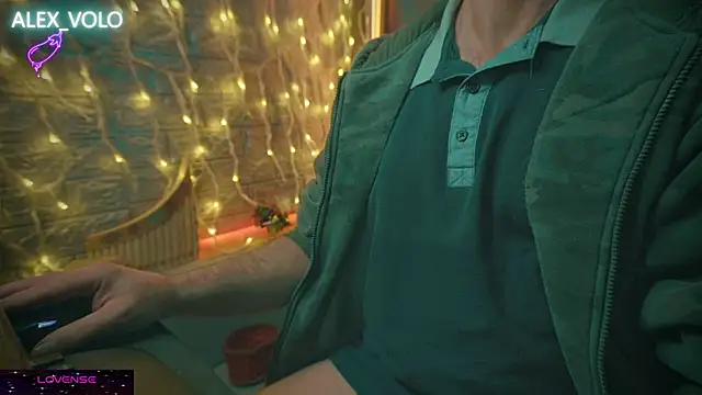 Snapshot of alex-volo chatting on December 22, 2024, 2:28 am alex-volo online show from December 22, 2024, 2:28 am