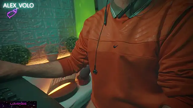 Snapshot of alex-volo chatting on January 16, 2025, 1:14 pm alex-volo online show from January 16, 2025, 1:14 pm