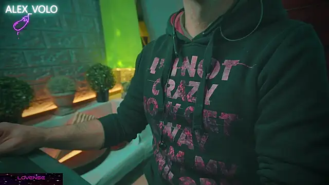 Snapshot of alex-volo chatting on January 18, 2025, 4:21 pm alex-volo online show from January 18, 2025, 4:21 pm