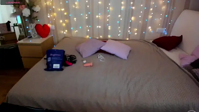 Katherine Fox online show from December 5, 2024, 6:54 am