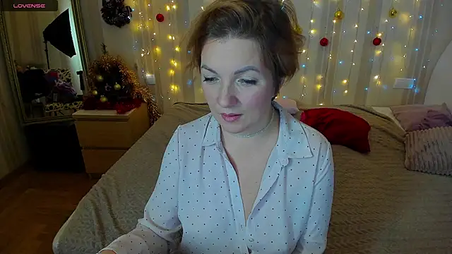 Snapshot of Katherine_Fox chatting on December 12, 2024, 10:45 am Katherine Fox online show from December 12, 2024, 10:45 am