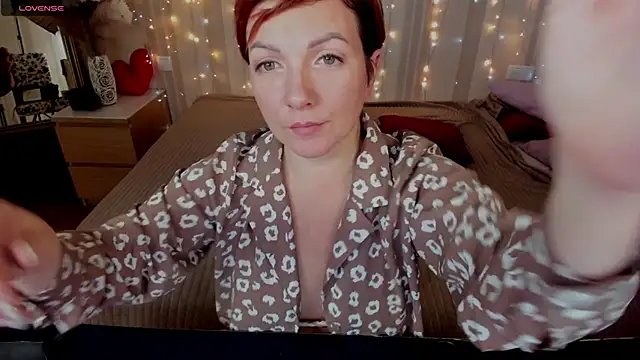 Katherine Fox online show from February 4, 2025, 3:47 pm