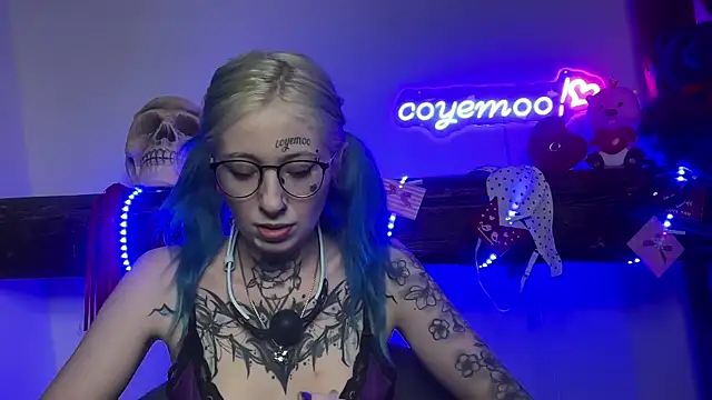 Snapshot of coyemoo chatting on February 14, 2025, 5:57 pm coyemoo online show from February 14, 2025, 5:57 pm