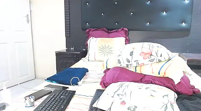 Snapshot of DarkDivva24 chatting on February 18, 2025, 9:53 pm DarkDivva24 online show from February 18, 2025, 9:53 pm