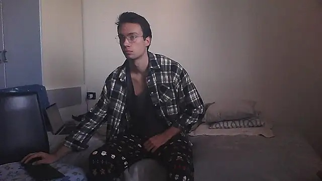 Snapshot of xentetube01 chatting on December 15, 2025, 7:56 am xentetube01 online show from December 15, 2025, 7:56 am