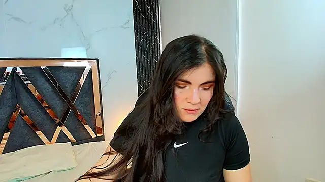 Snapshot of Amara_vega chatting on November 6, 2025, 12:28 pm Amara vega online show from November 6, 2025, 12:28 pm