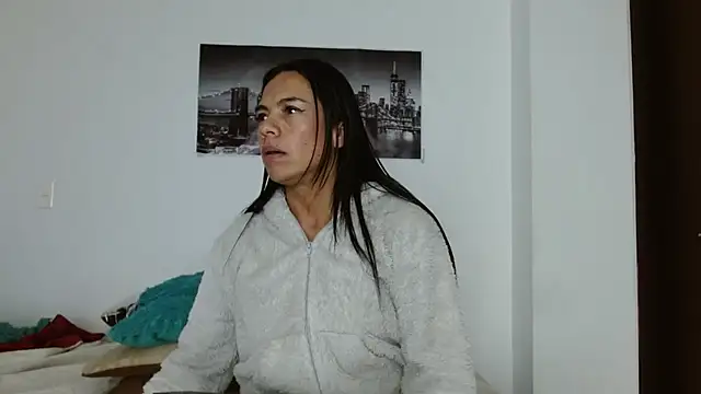 chicafitcaliente online show from October 23, 2025, 2:11 am