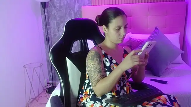 melody  bleir online show from September 25, 2025, 8:56 pm