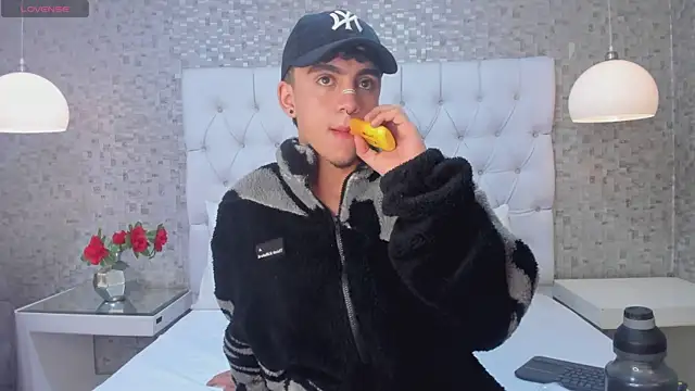 Snapshot of BrannTaylor chatting on September 22, 2025, 12:18 pm BrannTaylor online show from September 22, 2025, 12:18 pm